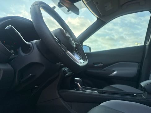 Used 2024 Nissan Kicks SR w/ SR Premium Package FWD image 33