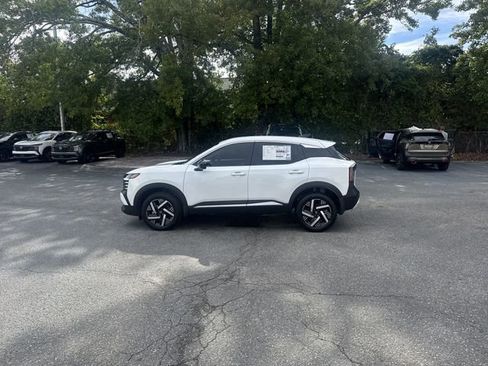 New 2026 Nissan Kicks SV image 8