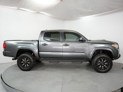 Used 2016 Toyota Tacoma TRD Sport w/ Premium & Technology Package image 5