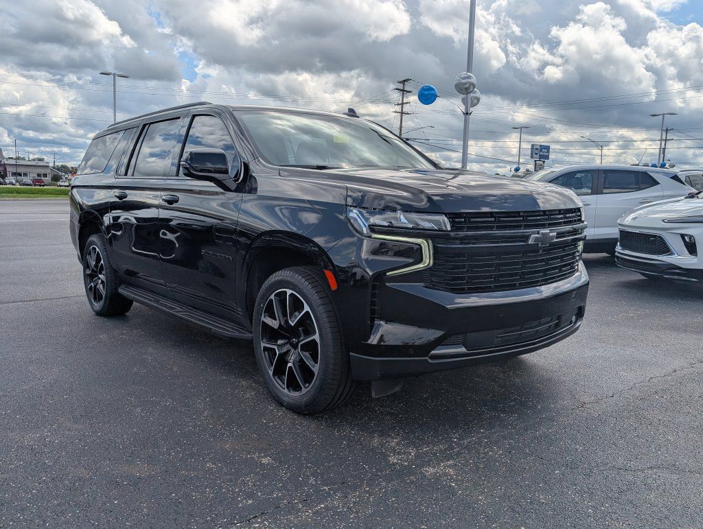 Used 2023 Chevrolet Suburban RST w/ Luxury Package AWD/4WD image 1