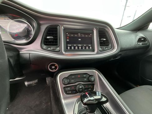 Used 2018 Dodge Challenger SXT RWD image 9