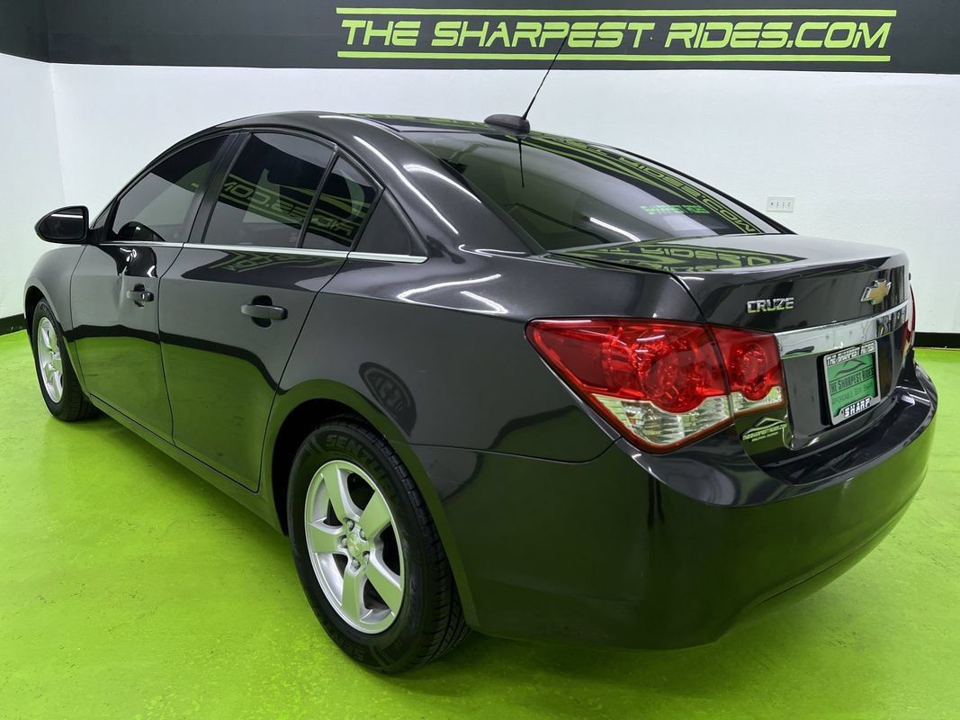 Used 2016 Chevrolet Cruze LT w/ Technology Package FWD image 7