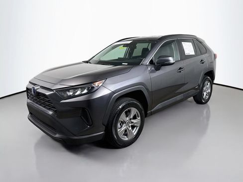 Certified 2022 Toyota RAV4 LE AWD/4WD image 3