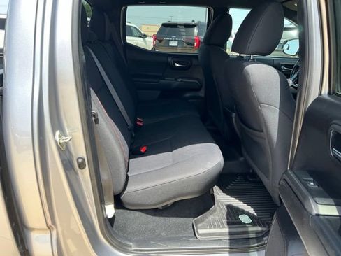 Used 2020 Toyota Tacoma TRD Off-Road AWD/4WD image 27