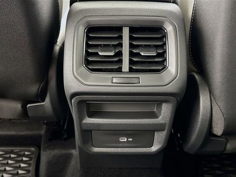New 2025 Volkswagen Taos SE FWD image 13
