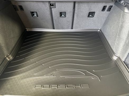 Certified 2026 Porsche Macan AWD/4WD image 17