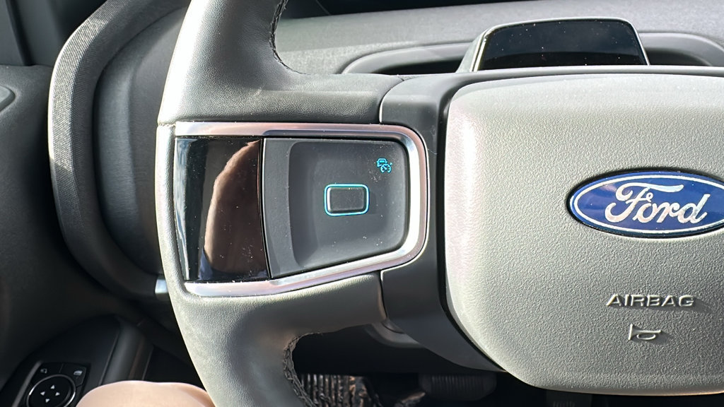 Used 2025 Ford Expedition Active AWD/4WD image 17