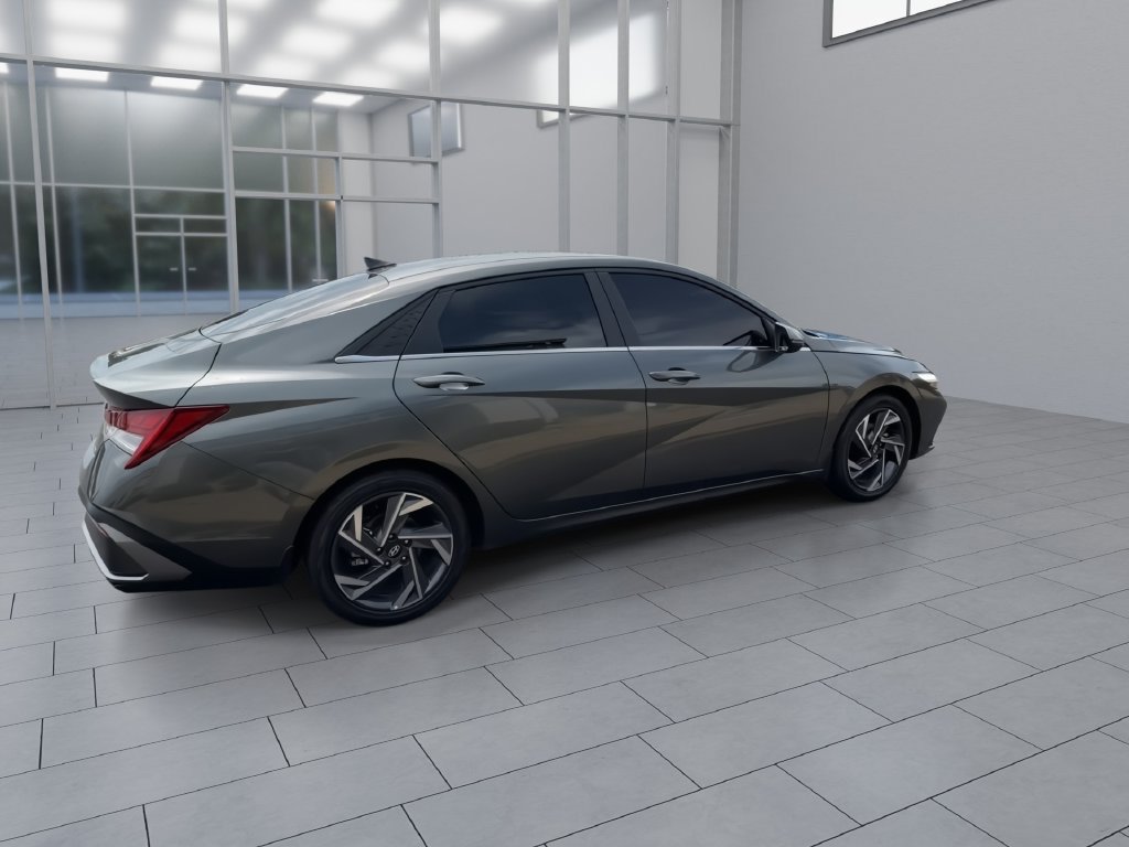 Used 2025 Hyundai Elantra Limited FWD image 8