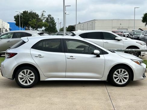 Used 2025 Toyota Corolla SE FWD image 3