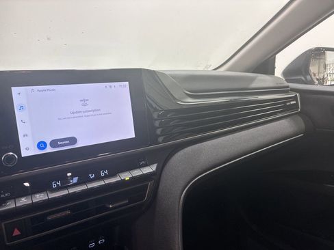 Used 2025 Toyota Camry Hybrid image 29