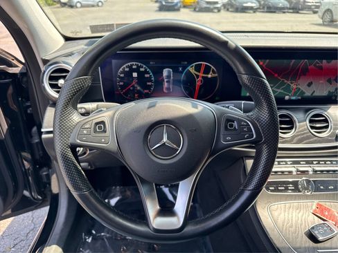 Used 2018 Mercedes-Benz E 300 4MATIC image 17