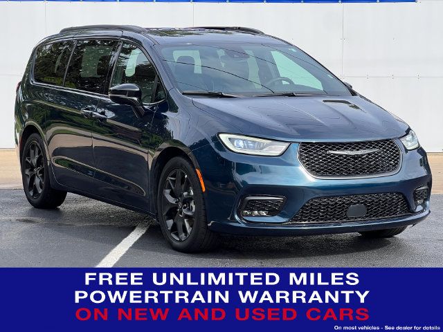Used 2025 Chrysler Pacifica Limited FWD image 1