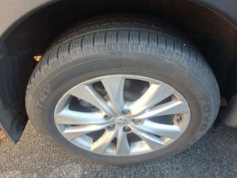 Used 2015 Toyota RAV4 Limited image 9