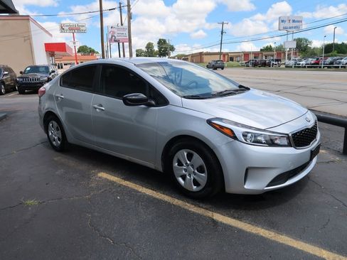 Used 2017 Kia Forte LX FWD image 2