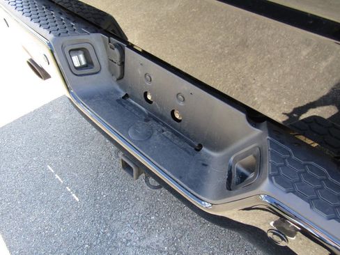 Used 2022 RAM 1500 Classic SLT AWD/4WD image 28