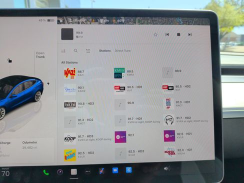 Used 2023 Tesla Model 3 Standard Range image 23