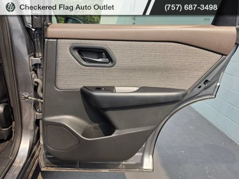Used 2023 Nissan Rogue S FWD image 45