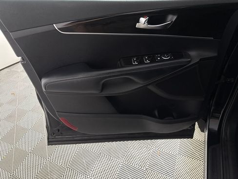 Used 2019 Kia Sorento FWD image 9