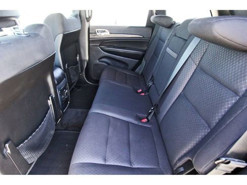 Used 2018 Jeep Grand Cherokee Laredo image 7