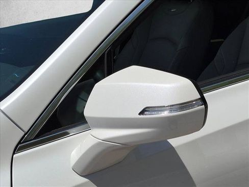 Used 2023 Cadillac XT4 Premium Luxury FWD image 15