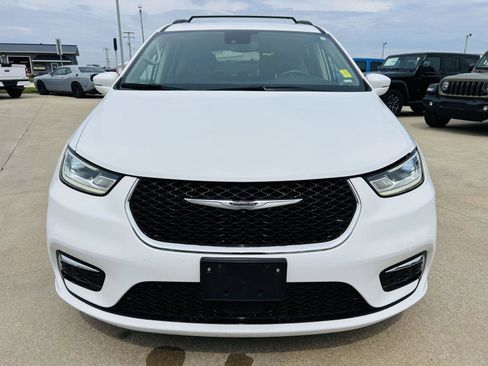 Used 2022 Chrysler Pacifica Touring-L FWD image 34
