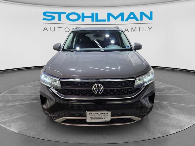 Used 2022 Volkswagen Taos SE AWD/4WD image 2