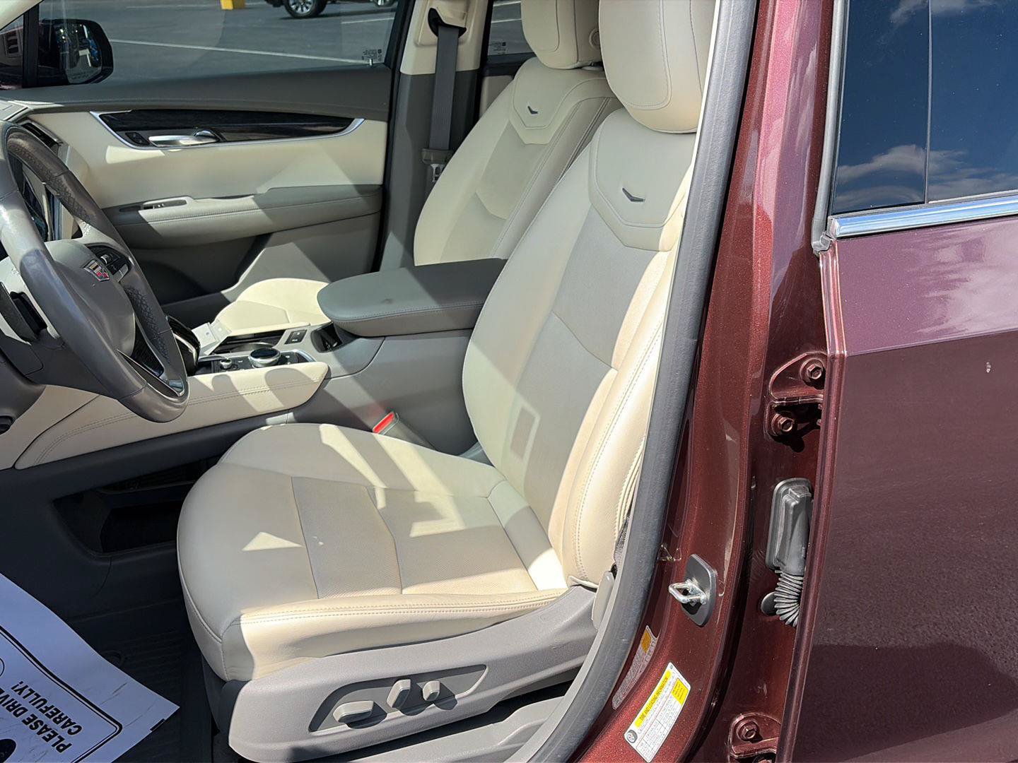 Used 2022 Cadillac XT6 Premium Luxury w/ LPO, Floor Liner Package AWD/4WD image 12