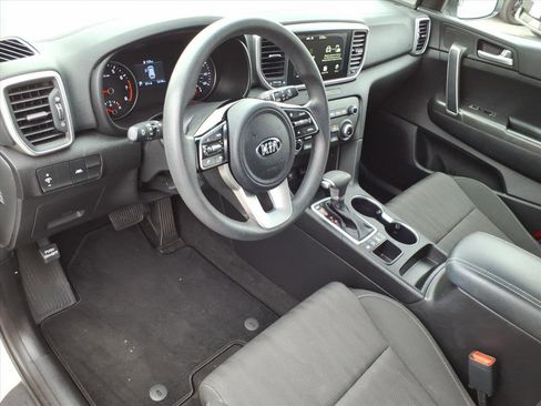 Used 2020 Kia Sportage LX image 11