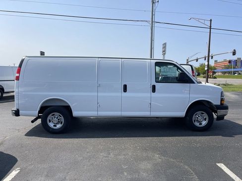 New 2025 Chevrolet Express 3500 Extended w/ Driver Convenience Package RWD image 5