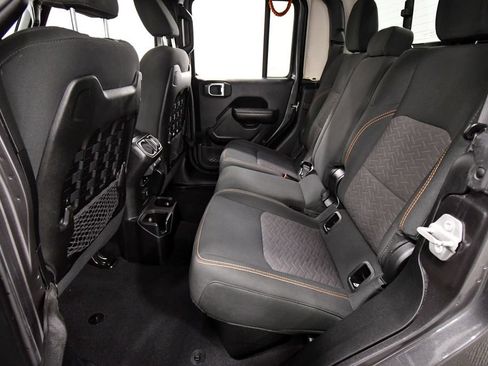 Used 2020 Jeep Gladiator Mojave AWD/4WD image 15