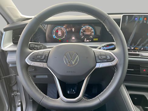 New 2026 Volkswagen Tiguan SE AWD/4WD image 12
