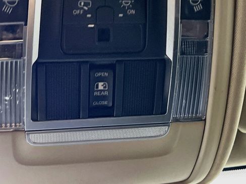 Used 2020 RAM 1500 Laramie AWD/4WD image 22