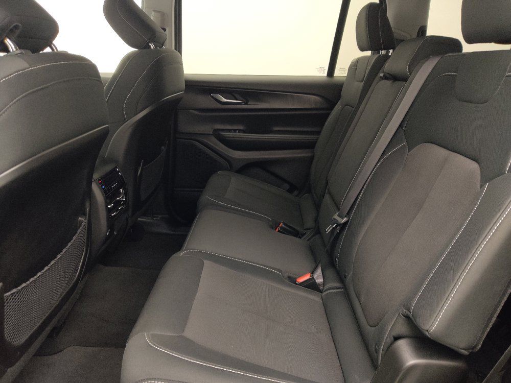 Used 2023 Jeep Grand Cherokee L Laredo RWD image 18