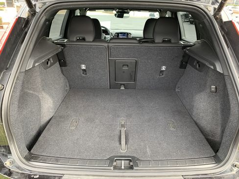 Used 2025 Volvo XC40 B5 Plus image 34