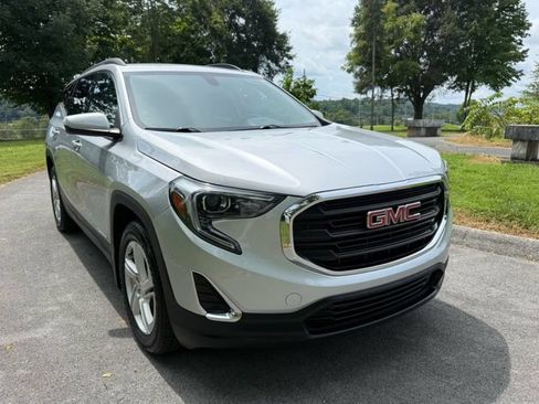 Used 2019 GMC Terrain SLE w/ Driver Convenience Package FWD image 3