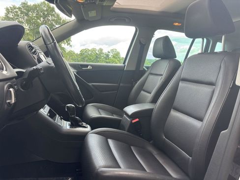 Used 2016 Volkswagen Tiguan SE AWD/4WD image 24