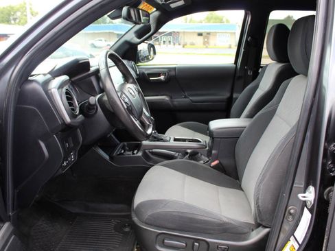 Used 2023 Toyota Tacoma TRD Off-Road AWD/4WD image 9