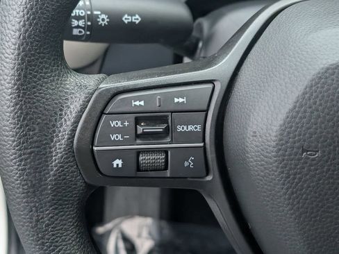 Certified 2025 Honda HR-V LX image 17