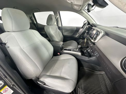 Used 2018 Toyota Tacoma SR5 image 25