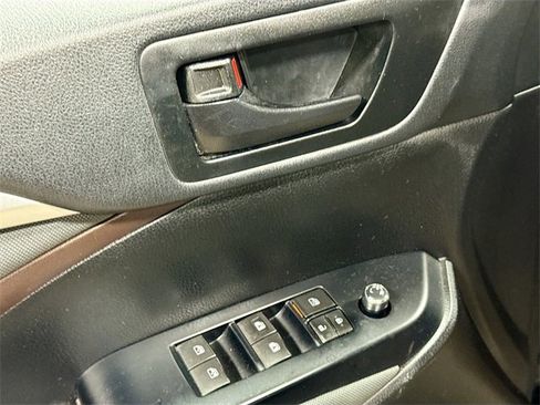 Used 2019 Toyota Highlander LE image 16