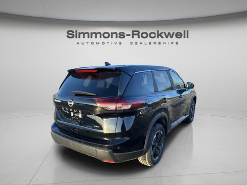 Used 2025 Nissan Rogue SV image 7