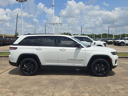 Used 2023 Jeep Grand Cherokee Limited w/ Black Appearance Package RWD image 2