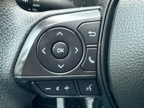 Used 2022 Toyota Corolla LE FWD image 12