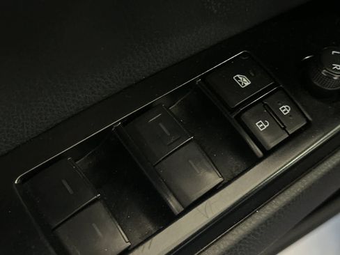 Used 2025 Toyota Camry SE FWD image 14