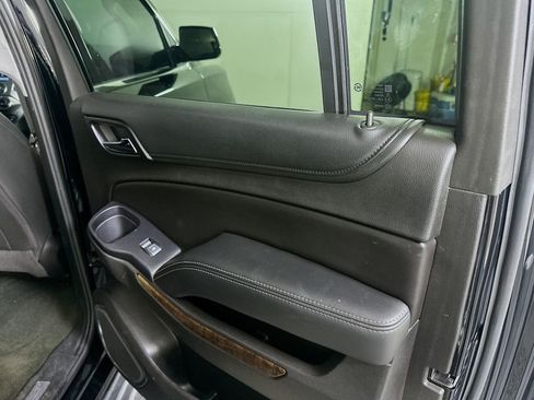 Used 2018 Chevrolet Suburban LT image 31