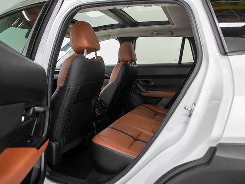 Used 2024 MAZDA CX-50 AWD 2.5 Turbo w/ Premium Pkg image 19