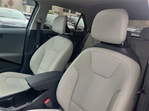 New 2025 Kia Niro EX Touring image 17