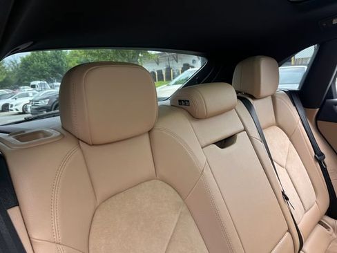 Used 2021 Porsche Macan AWD/4WD image 31