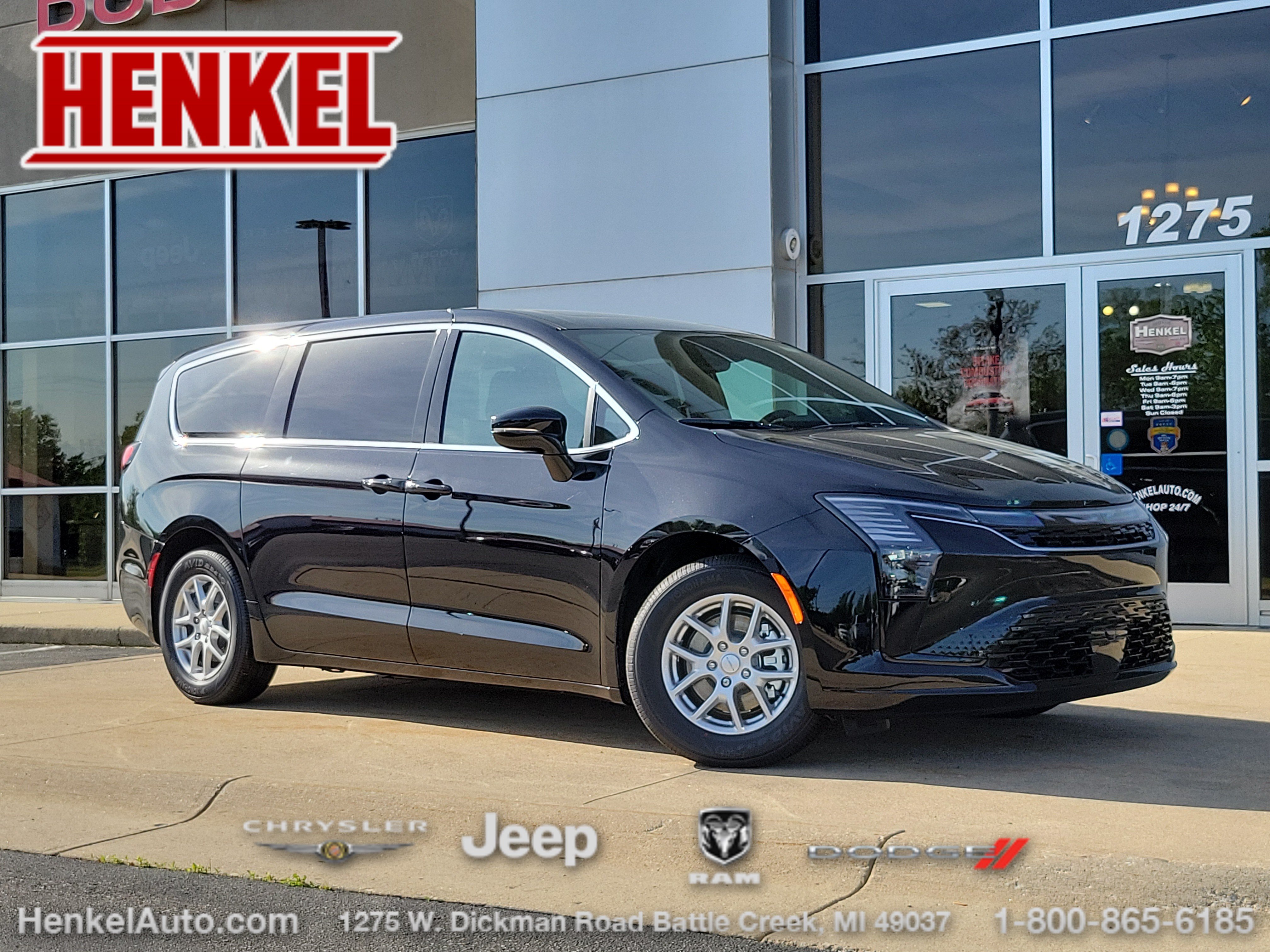 New 2027 Chrysler Pacifica Select w/ Family Tech Group FWD image 1