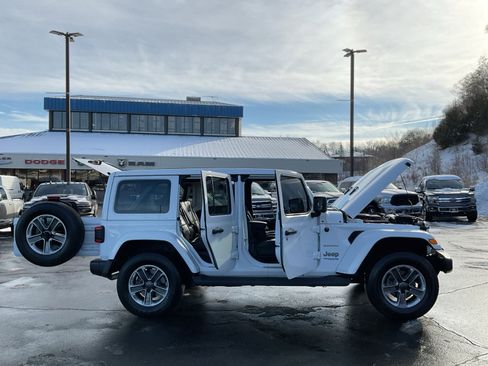 Used 2022 Jeep Wrangler Unlimited Sahara w/ Cold Weather Group image 37